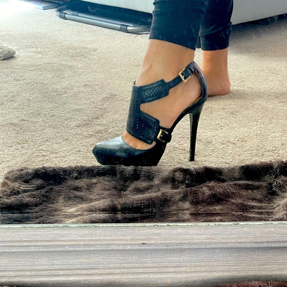 Michael Kors shoes. 5 inch heel. 1 inch platform. Great condition. Size 8.